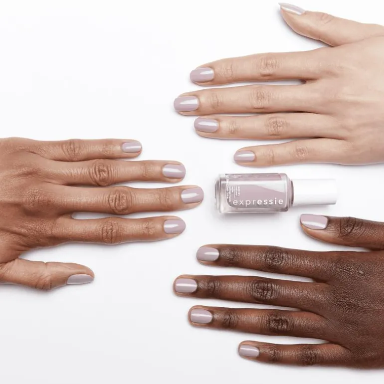 essie Expressie Nagellak Paars 210 Throw It On 10 ML